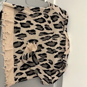 Vestique small sweater